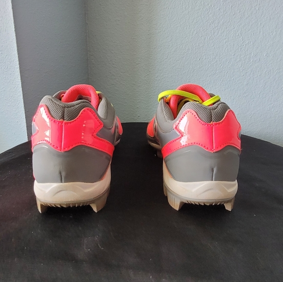 Under Armour fast pitch cleats - Picture 5 of 7